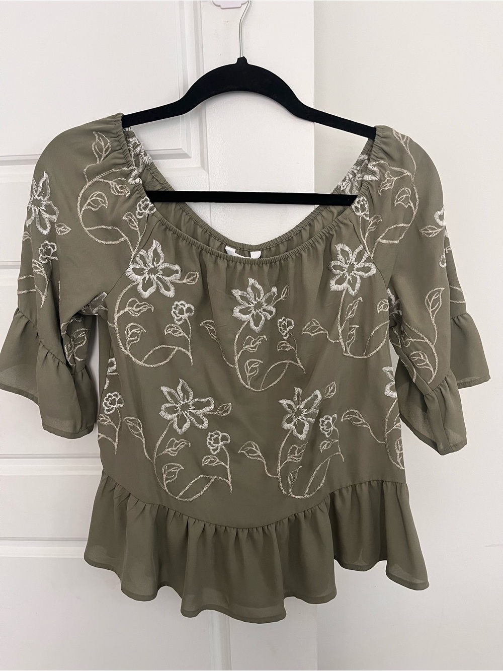 Candie's Olive Green Peplum Top with White Floral Embroidery NWT Size Small